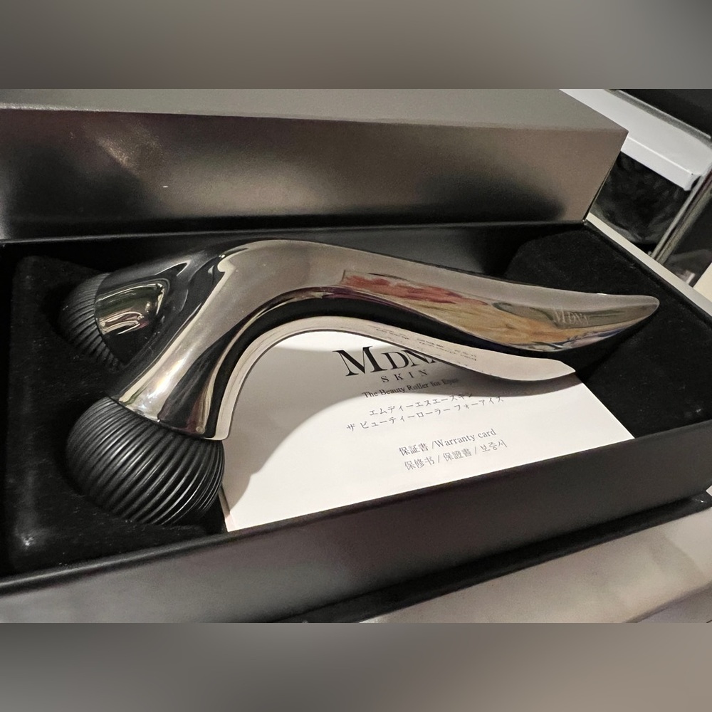 MDNA SKIN The Beauty Roller For Eyes *EUC* MSRP: $150.00 +Tax - Picture 4 of 5